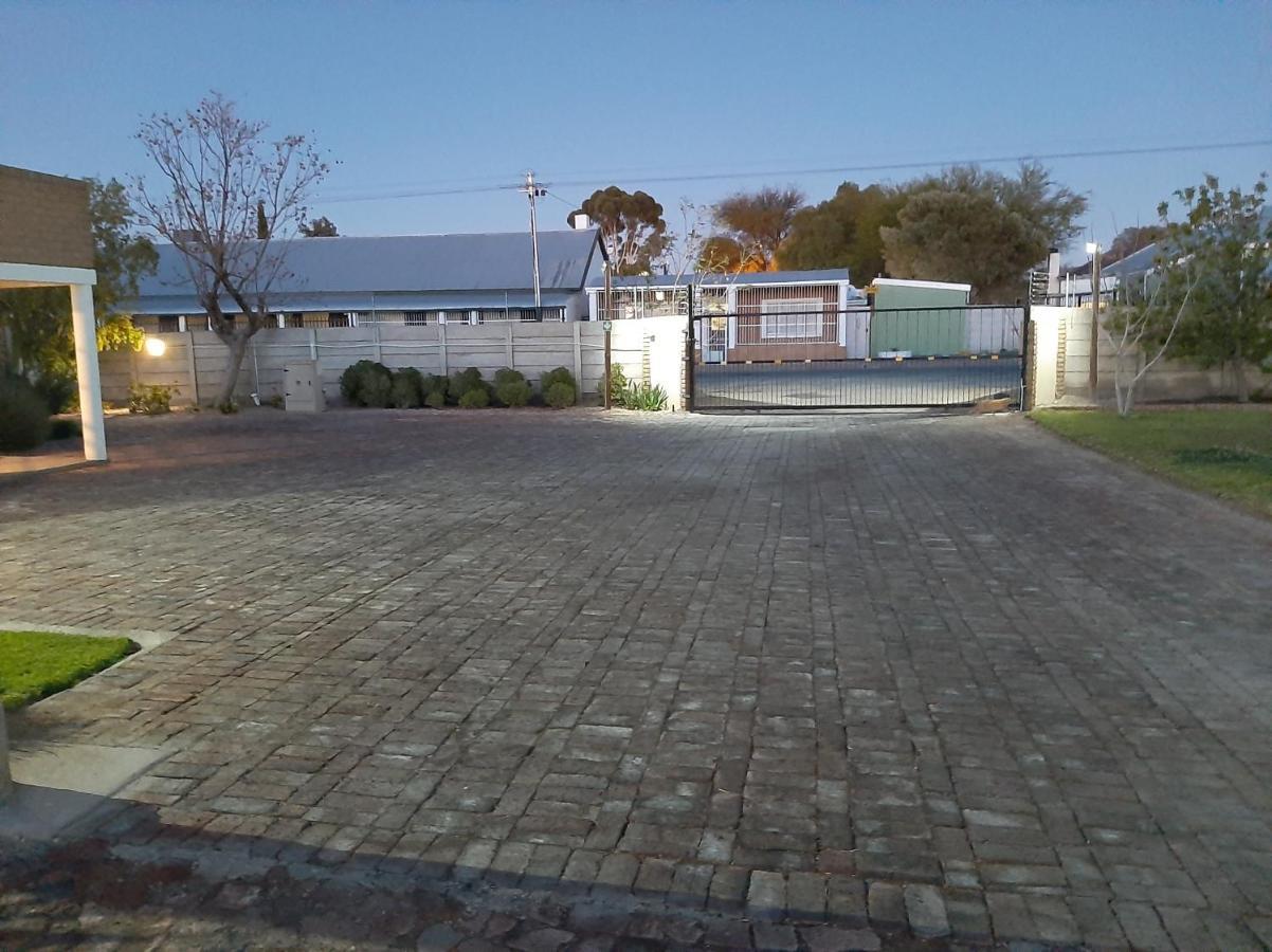Apartamento En Route Beaufort West Exterior foto